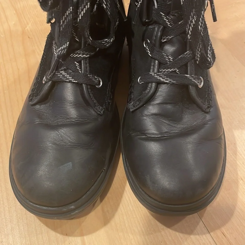 UGG Hapsburg Hiker Waterproof Boot Women’s size 8.5 EUC